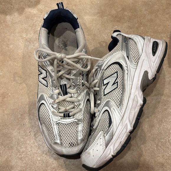 New Balance 530 Navy and Silver Retro Runner Casual Lifestyle Sneaker - Picture 2 of 8